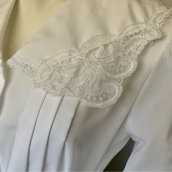 v i n t a g e :: Pleated Oversized Dainty Puritan Lace Collar Blouse - Picture 14 of 16